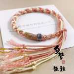 �ĸ�Ů��������ɫ�ģ�ź��ɫ�����ᣬ�ɾ�����ɫ���ϴ���С����